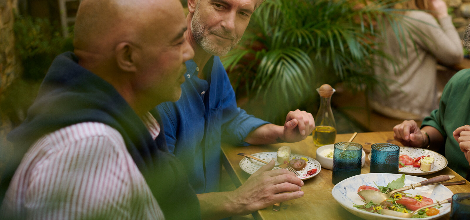 Männer beim Grillen. Männer beim Grillen.